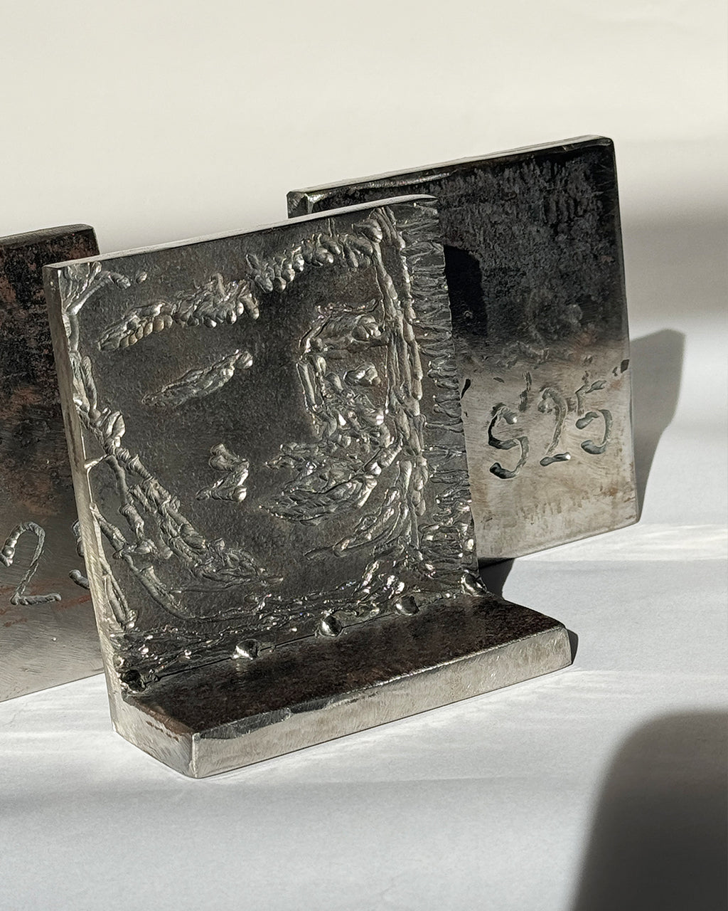 Aguanta llibres retrat